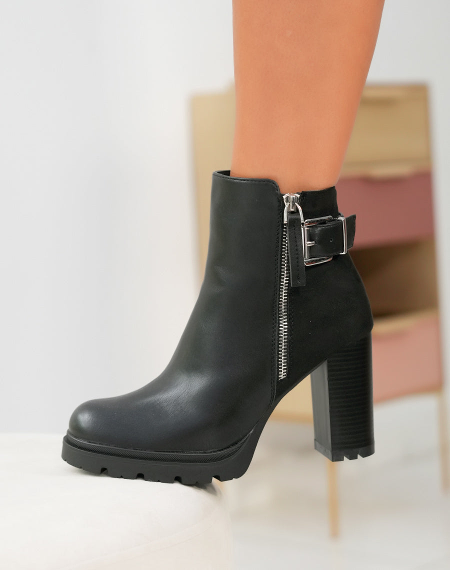 Bottines noires bi-matières à talons crantés avec sangle