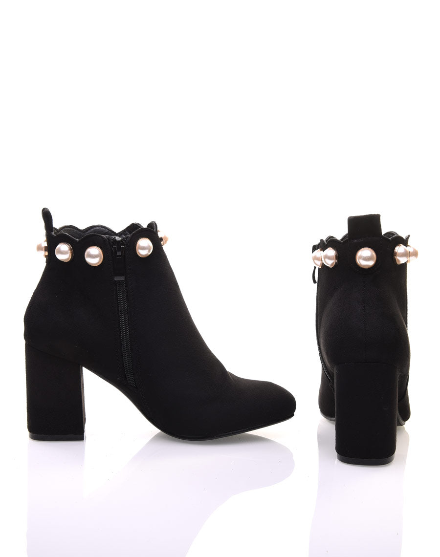 Bottines noires bordées de perles