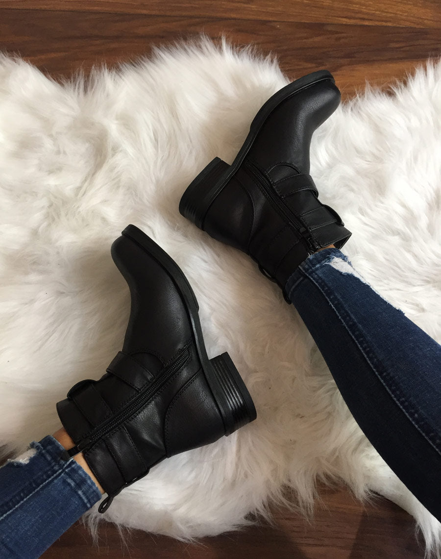 Bottines noires à boucles