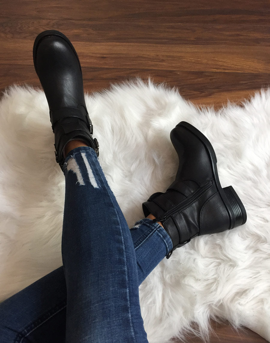 Bottines noires à boucles