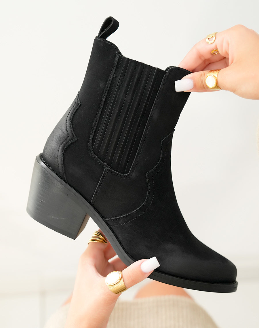 BOTTINES NOIRES ? BOUT POINTU ? EFFET DAIM