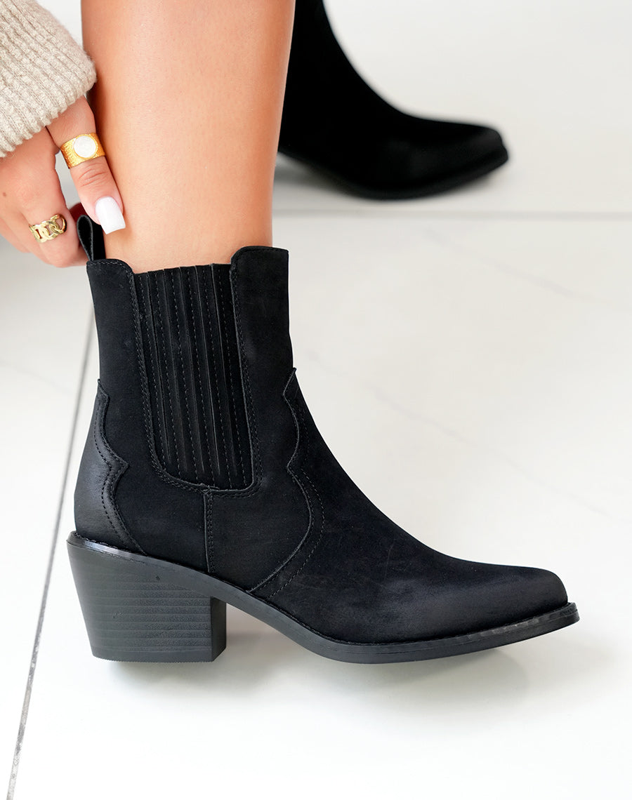 BOTTINES NOIRES ? BOUT POINTU ? EFFET DAIM