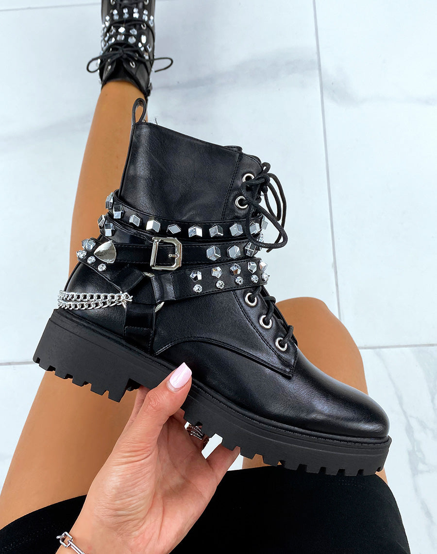 Bottines noires à chaines et clous