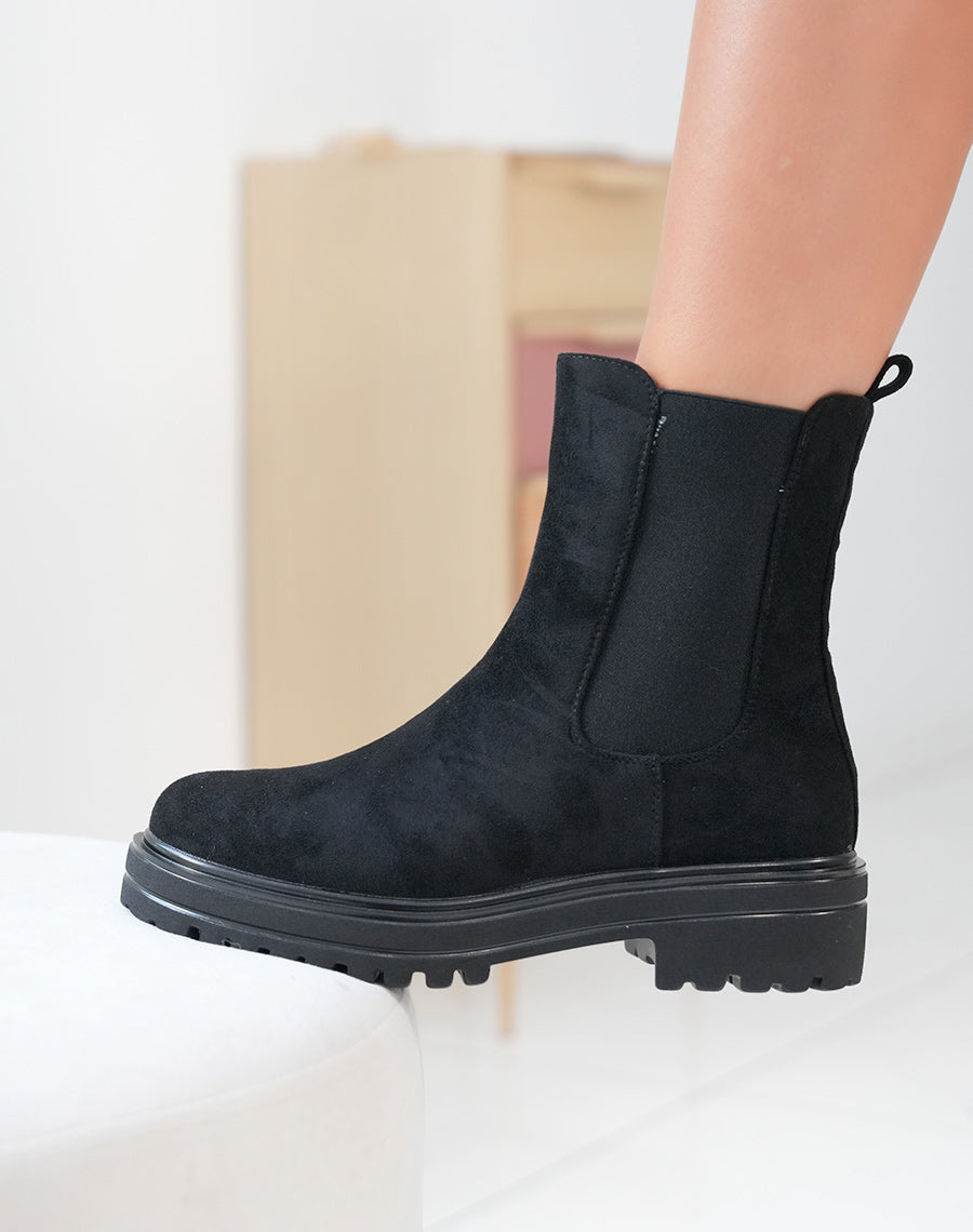 Bottines Noires Chelsea en Suédine - Le Charme Intemporel Réinventé