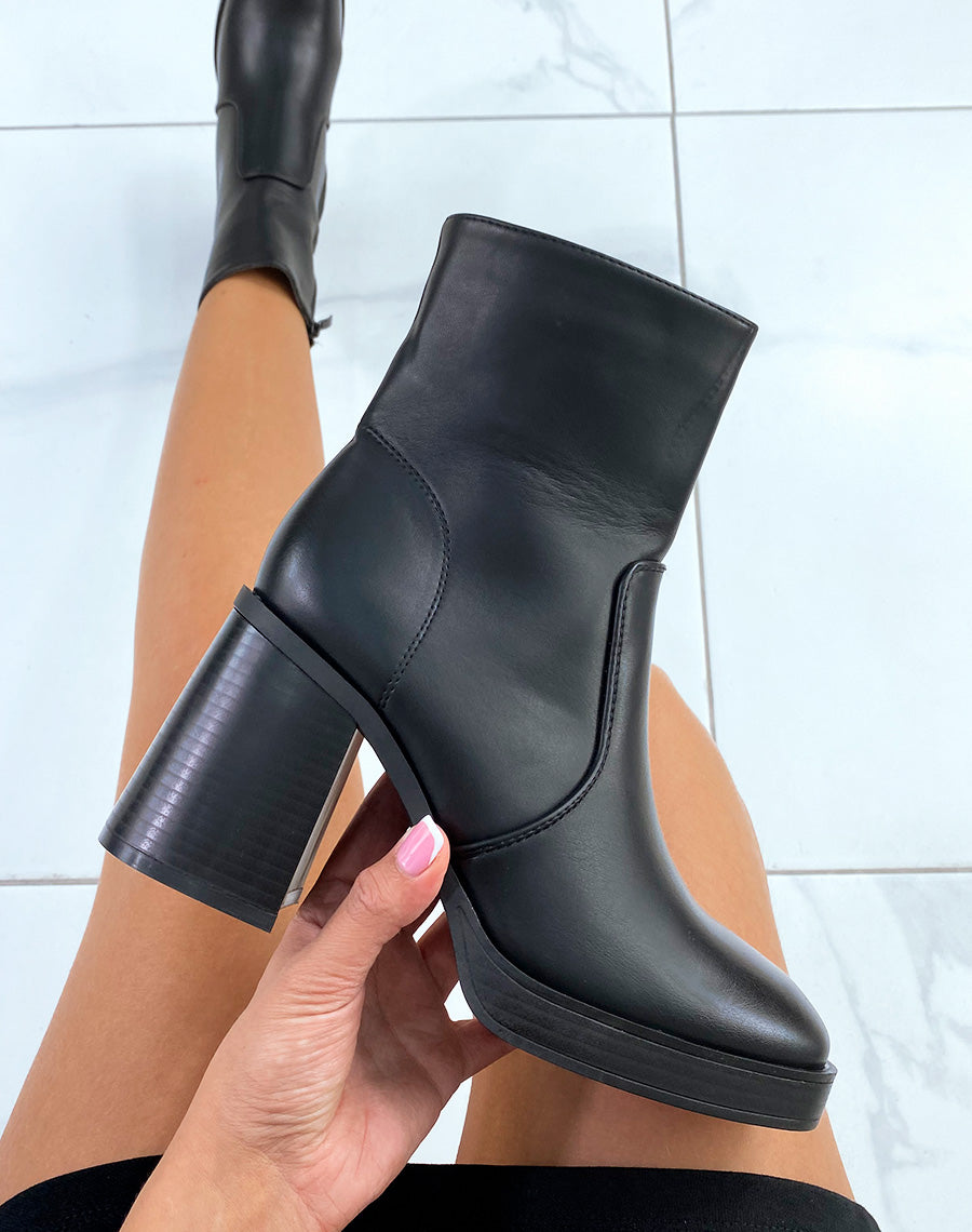 Bottines noires cintrées à talon épais