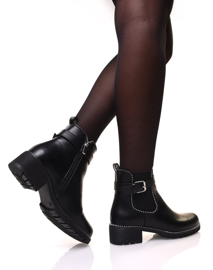 Bottines noires à clous