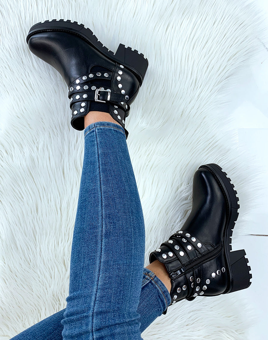 Bottines noires cloutées