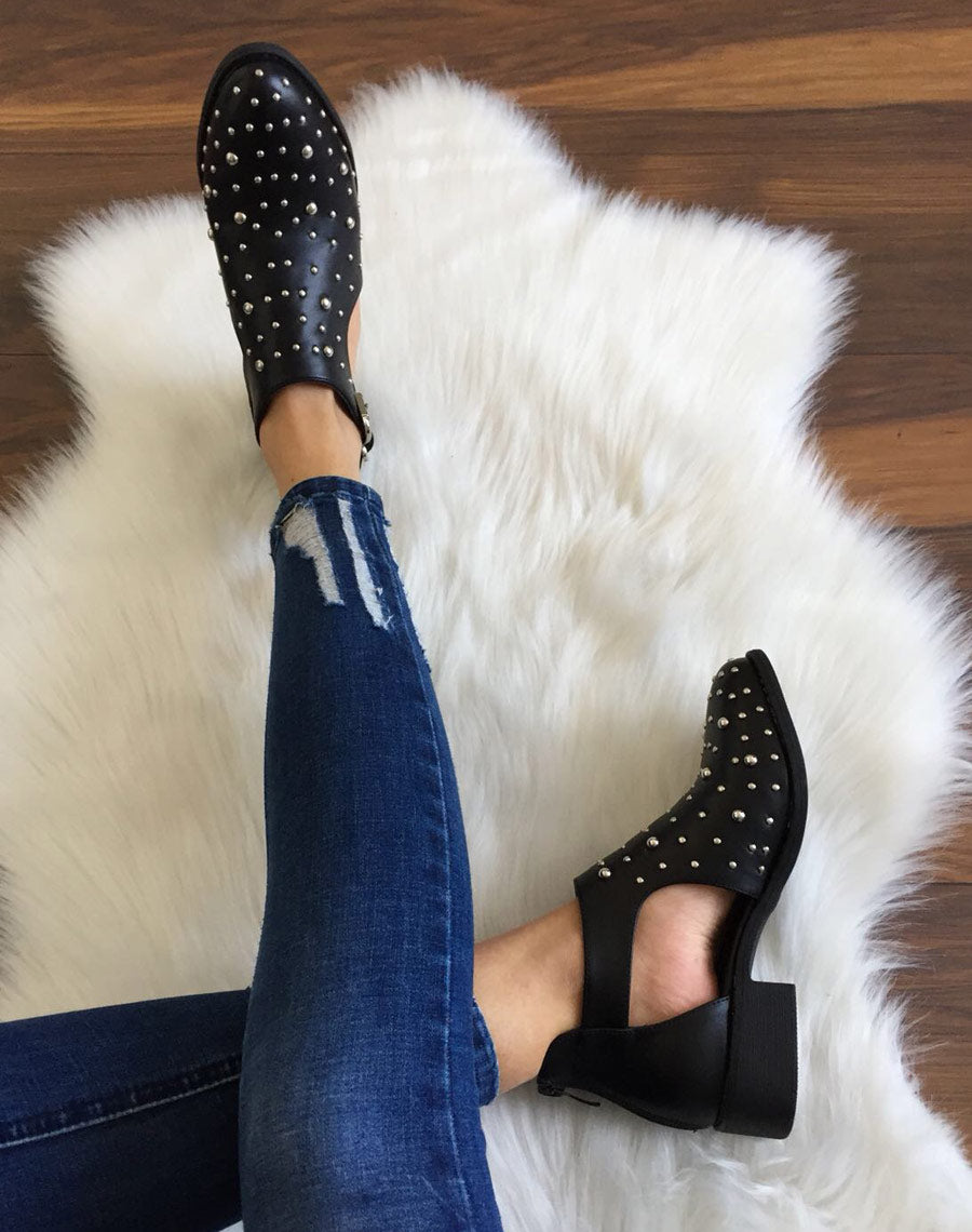 Bottines noires cloutées