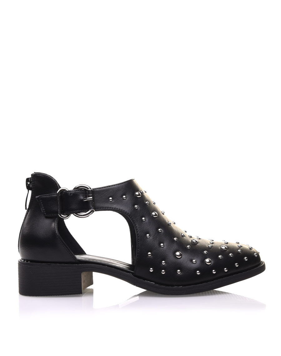 Bottines noires cloutées