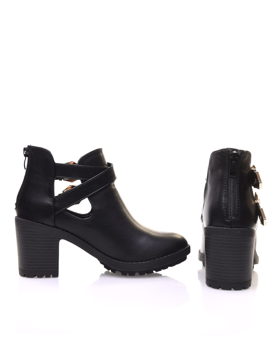 Bottines noires crantées à boucles croisées