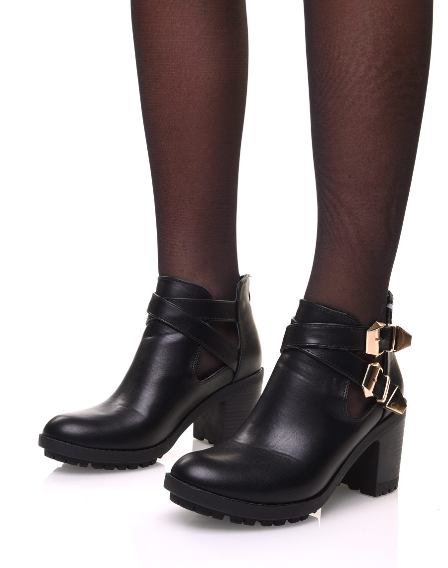 Bottines noires crantées à boucles croisées