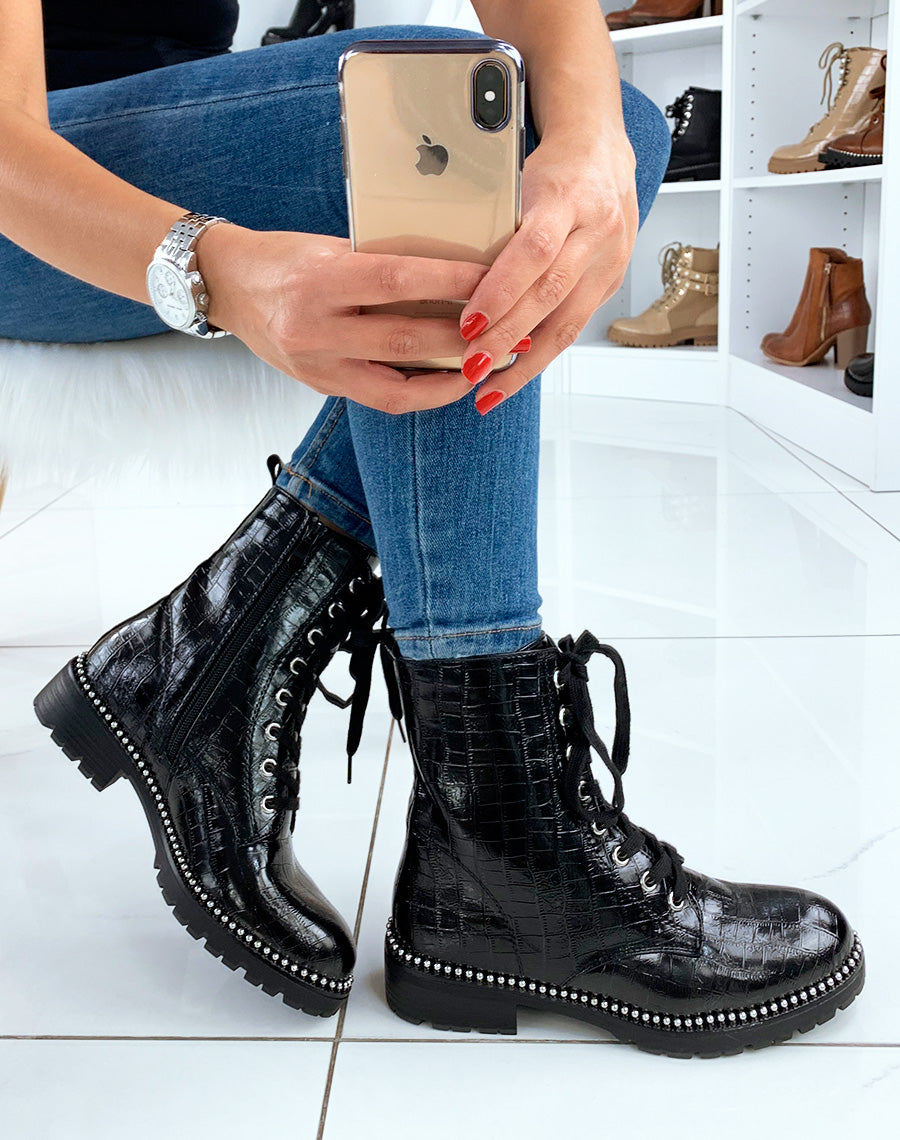 Bottines noires croco montantes à clous