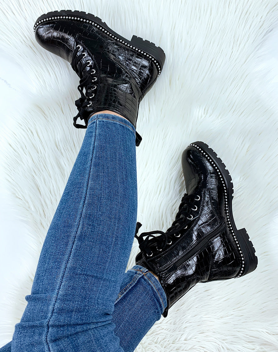 Bottines noires croco montantes à clous
