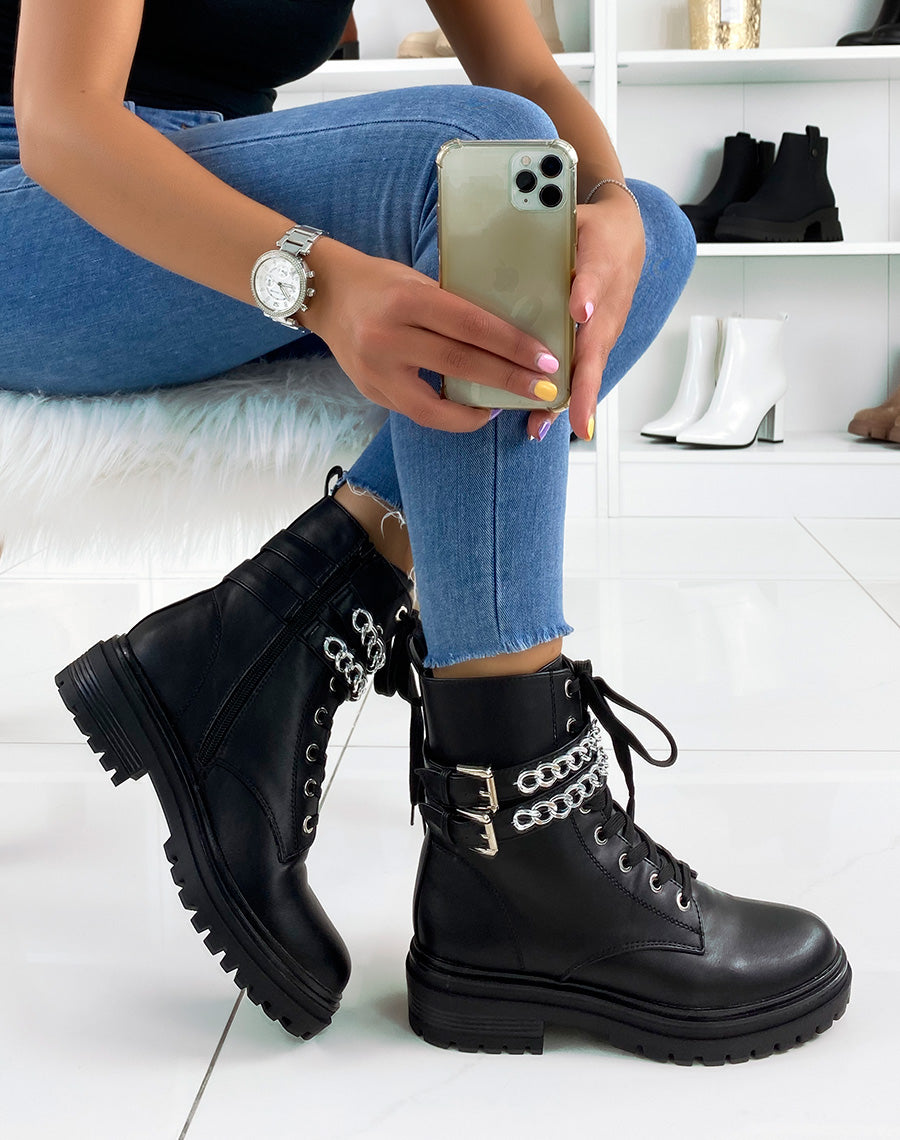 Bottines noires à doubles brides chainées