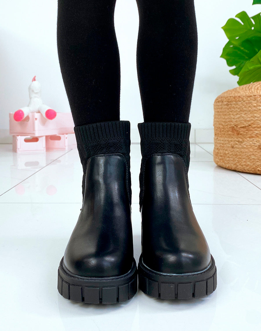 Bottines noires effet chaussette à motifs en relief