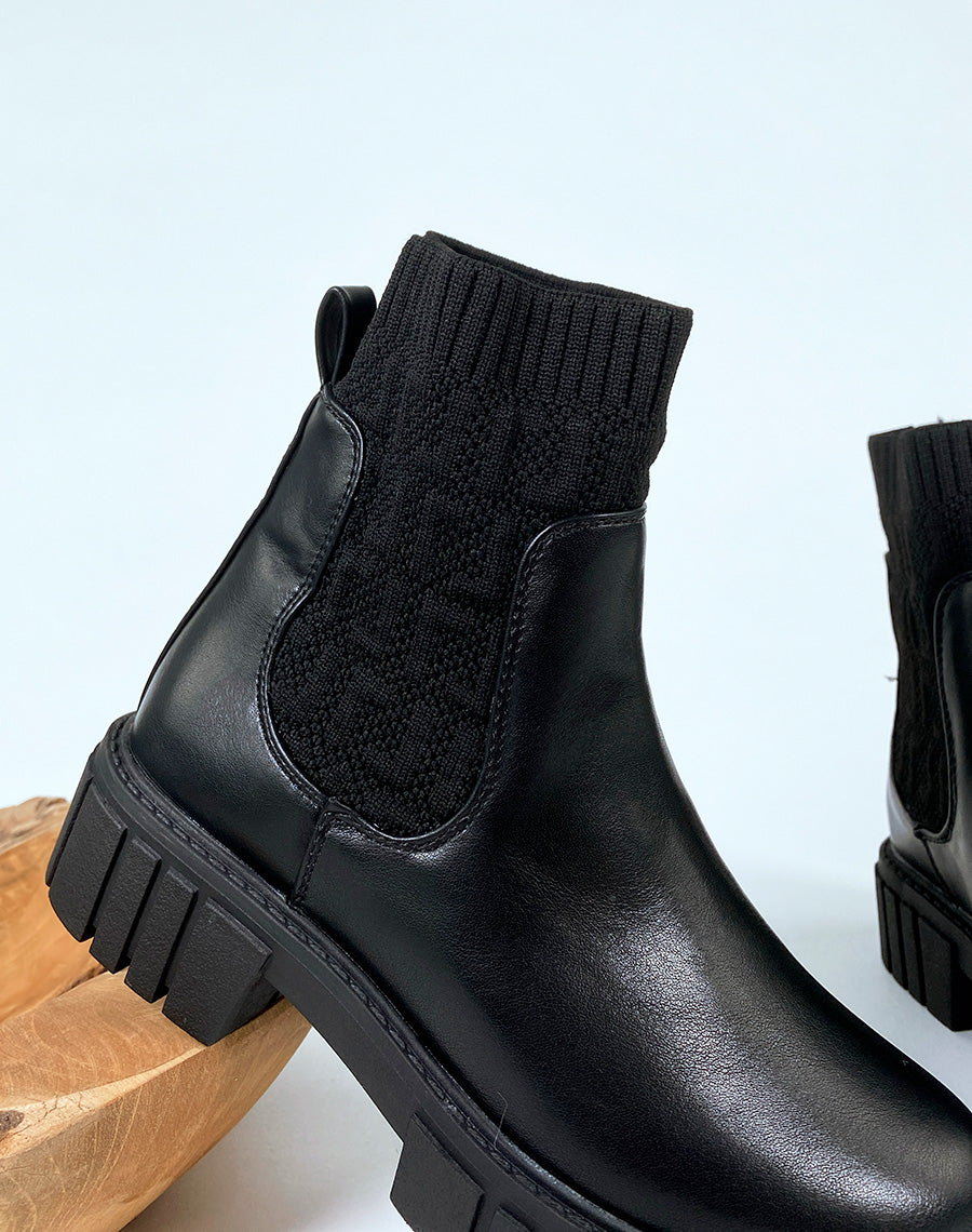 Bottines noires effet chaussette à motifs en relief