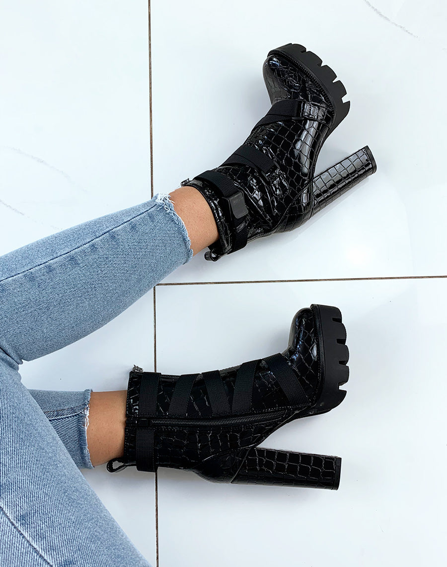 Bottines noires effet croco vernies à talons et lanières entrecroisées