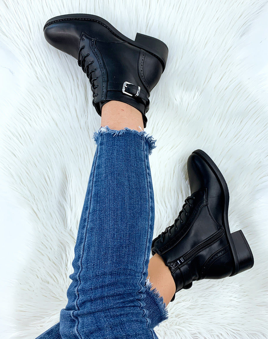 Bottines noires effet derbies
