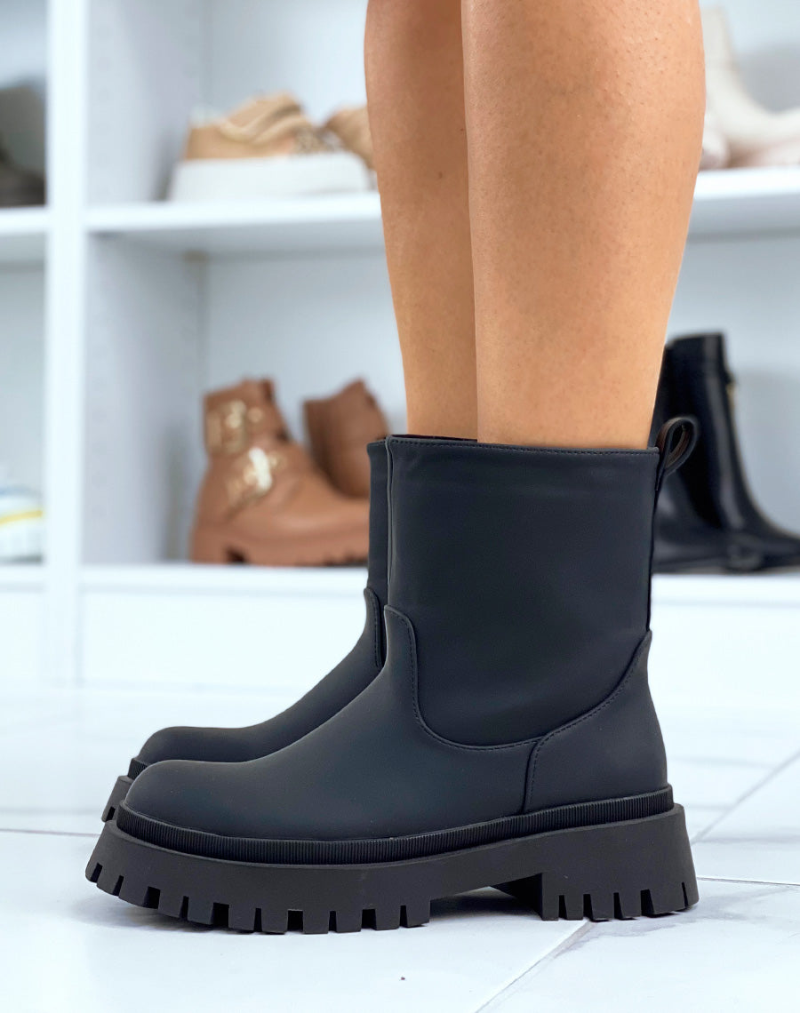Bottines noires effet imperméable à semelle crantée