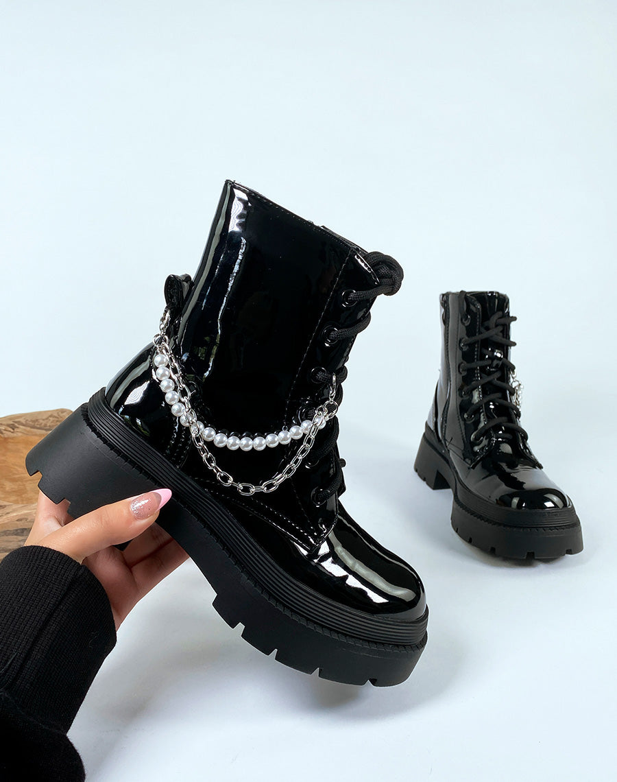 Bottines noires effet miroir à lacet