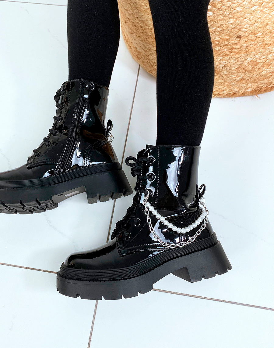 Bottines noires effet miroir à lacet