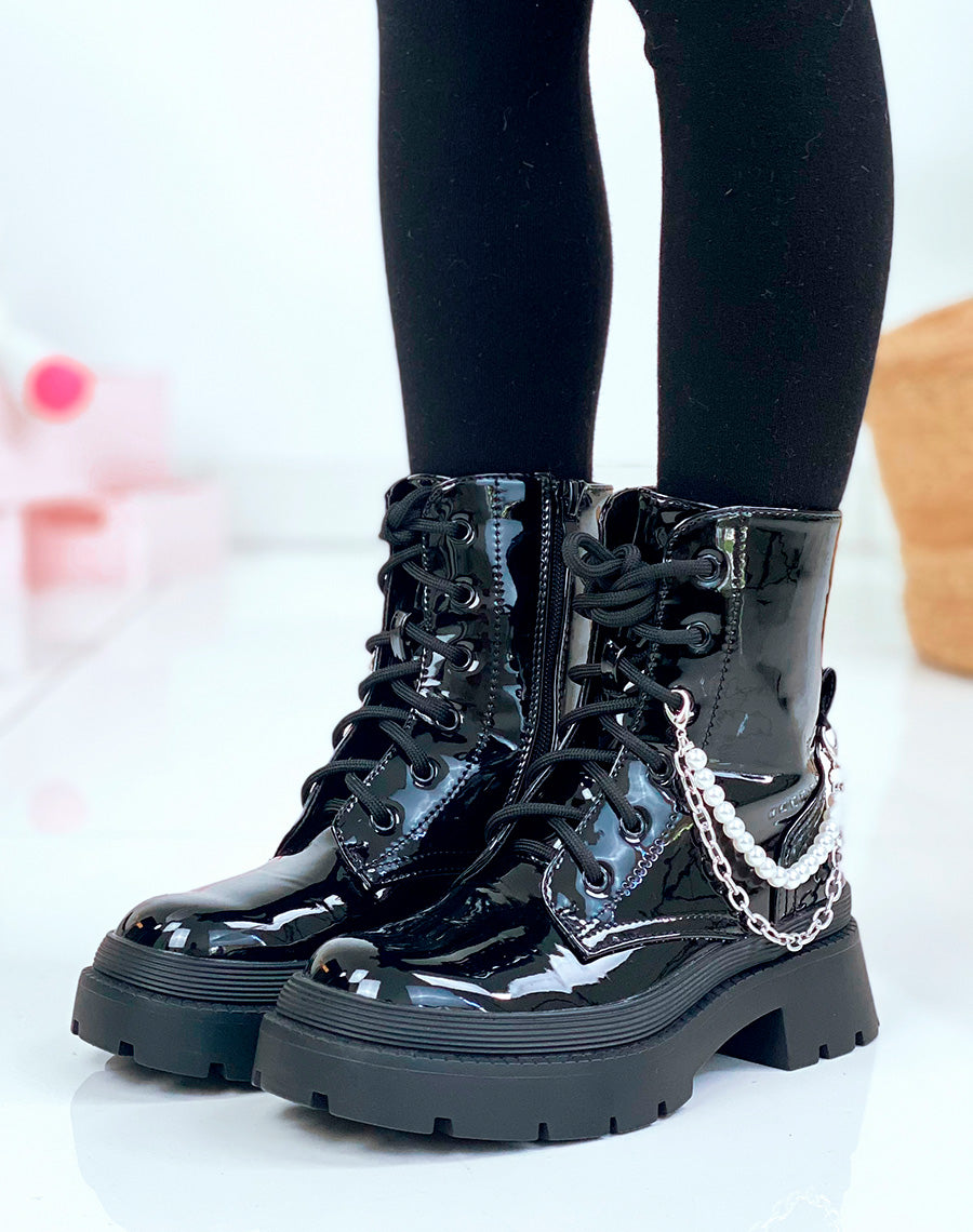 Bottines noires effet miroir à lacet