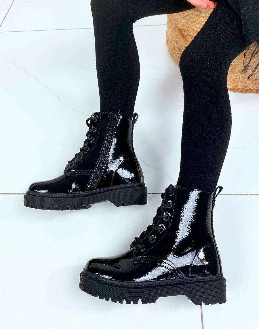 Bottines noires effet miroir à lacets