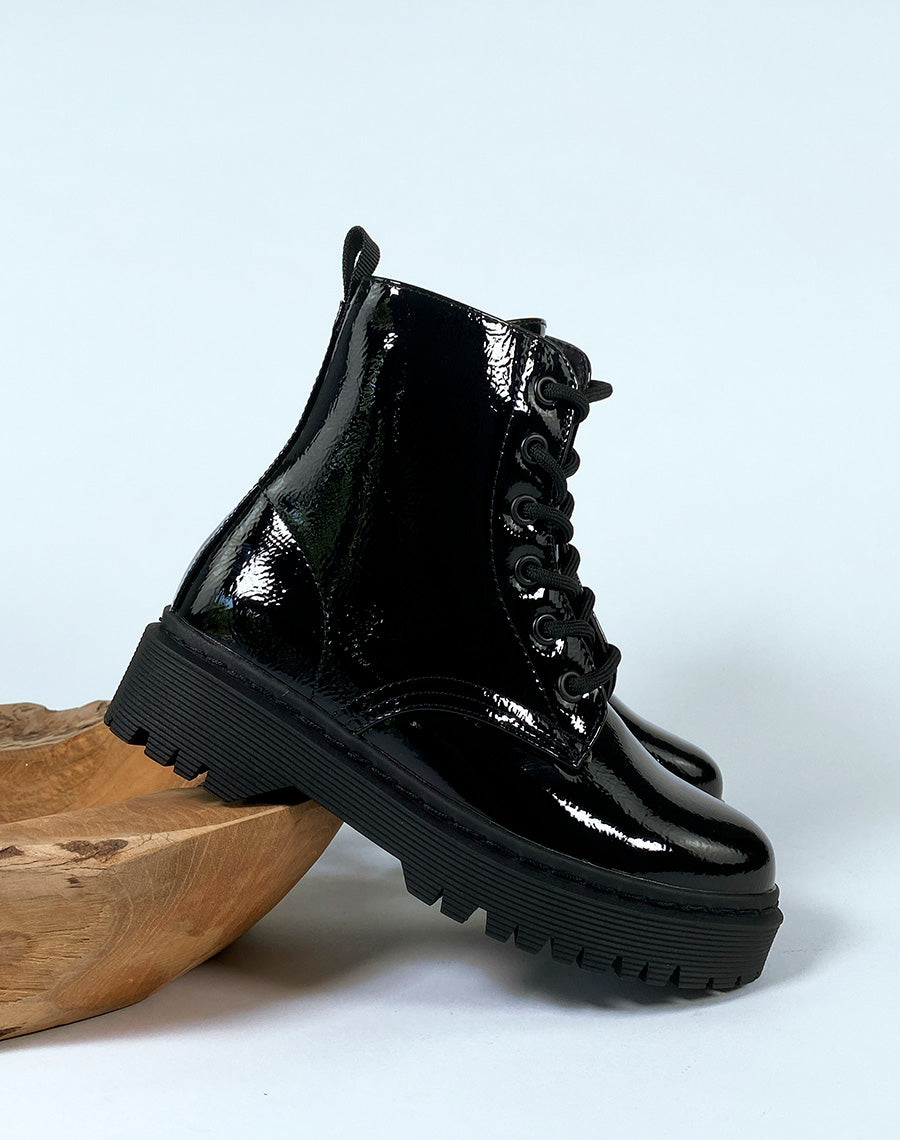 Bottines noires effet miroir à lacets