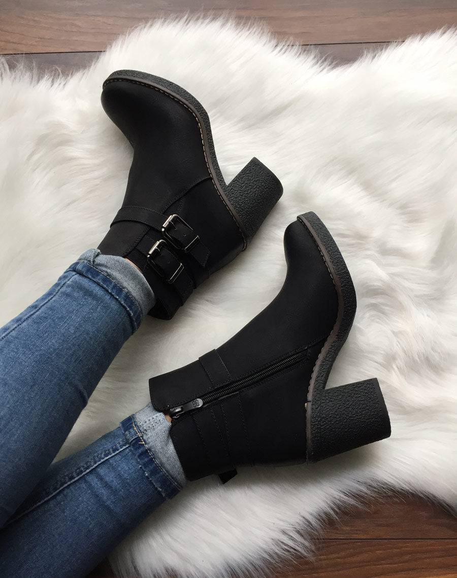 Bottines noires effet vieilli à boucles