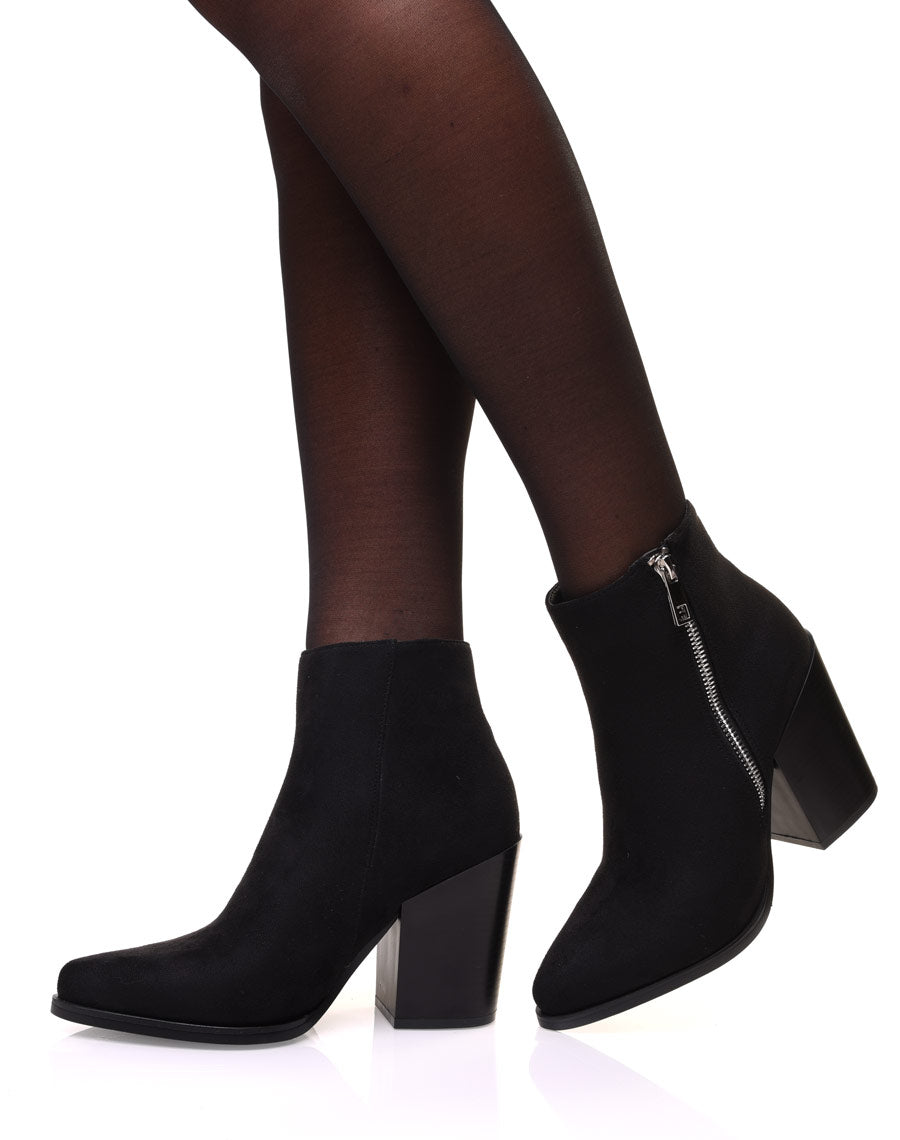 Bottines noires en suédine à bout pointu et talon épais