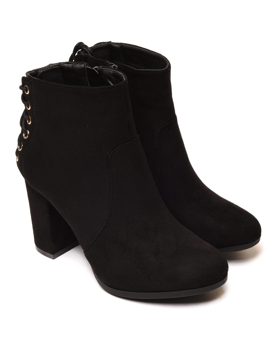 Bottines noires en suédine à lacets façon corset
