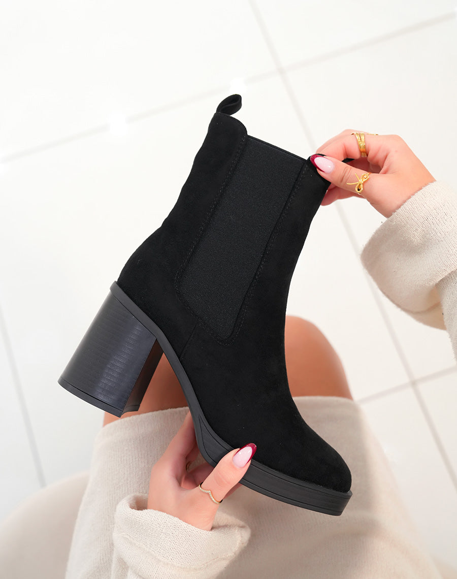 Bottines noires en suédine montant style chelsea à talon