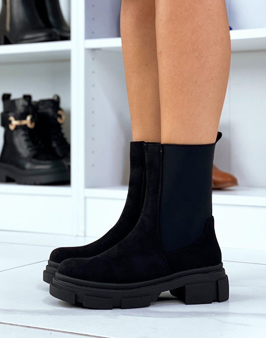 Bottines noires en suédine montantes à semelle crantée