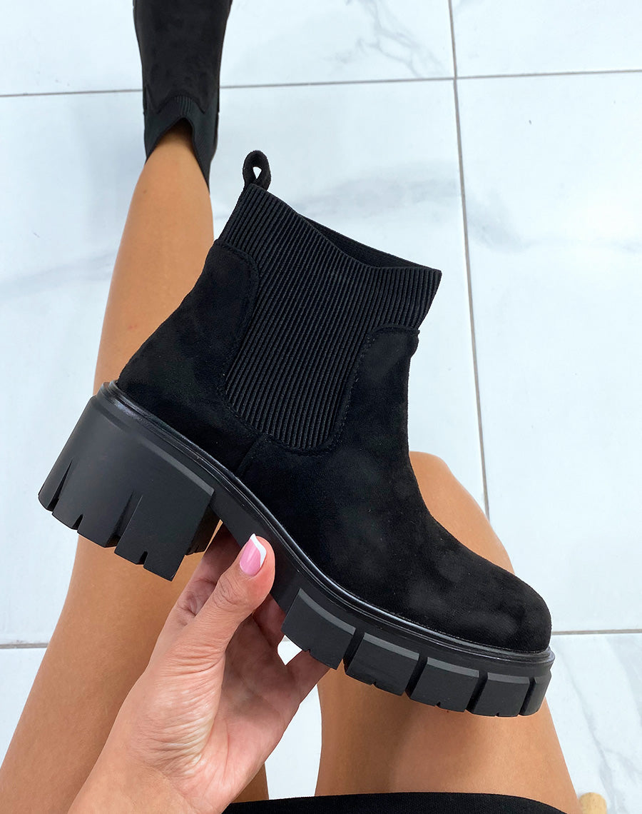 Bottines noires en suédine style chelsea à semelle crantée talonnée