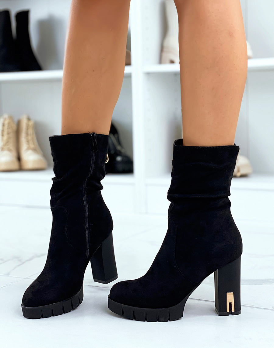 Bottines noires en suédine à talon à détail doré