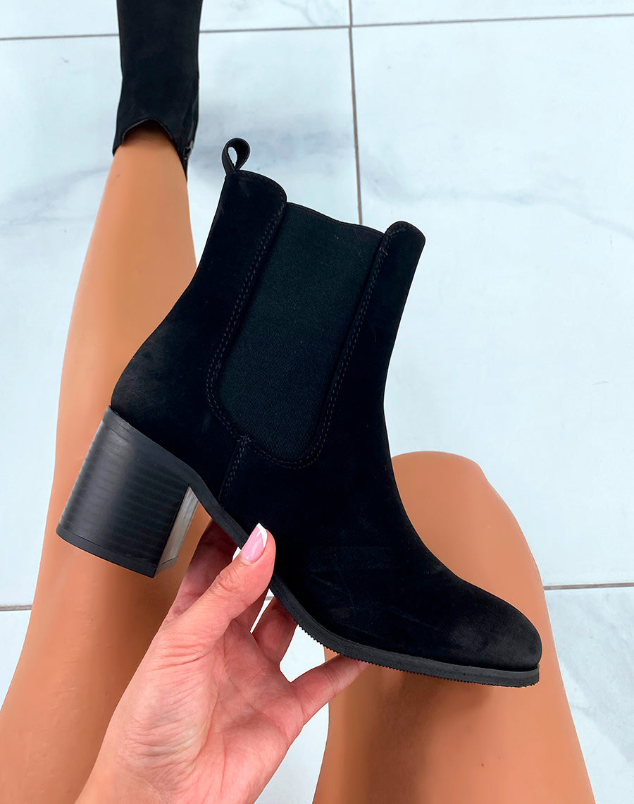 Bottines Noires en Suédine à Talon : L'Allure Féminine Par Excellence