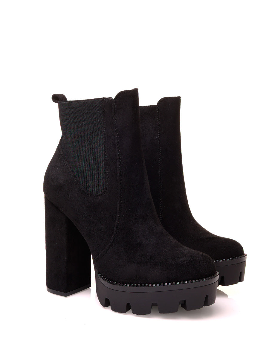 Bottines noires en suédine à talons et plateformes crantées