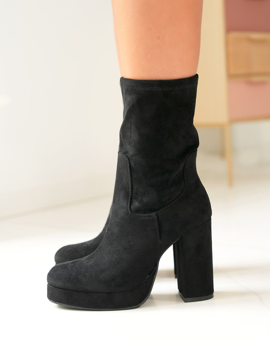 Bottines Noires en Suédine à Talons Hauts pour Femme