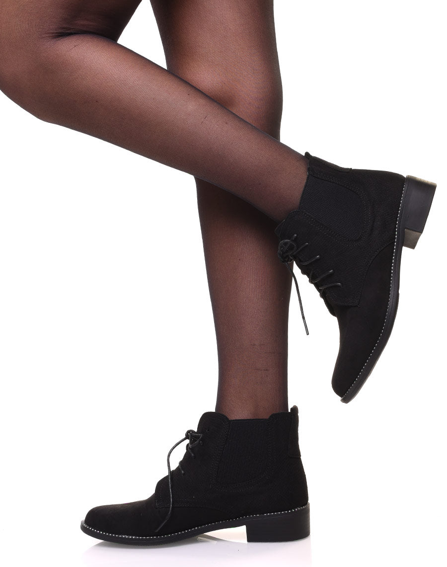 Bottines noires en suédines et à lacets