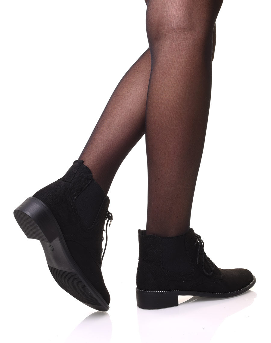 Bottines noires en suédines et à lacets