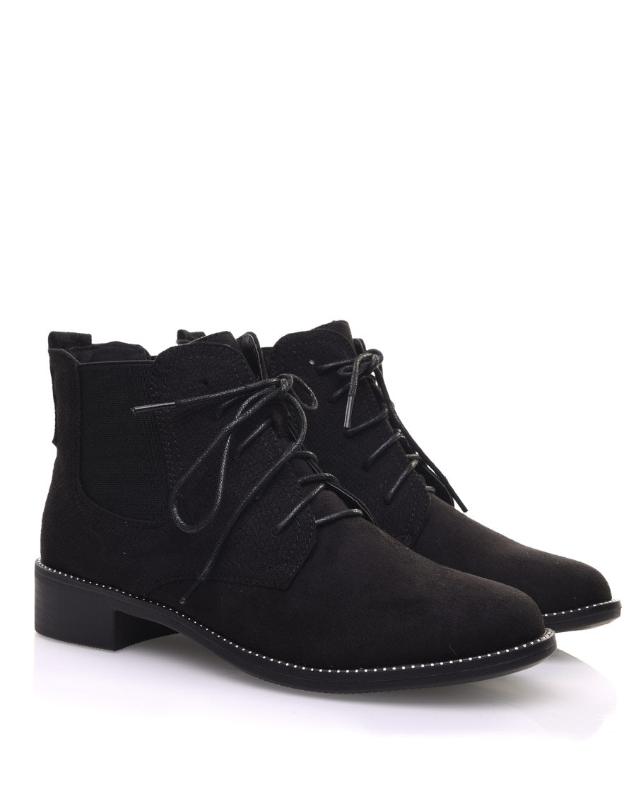 Bottines noires en suédines et à lacets