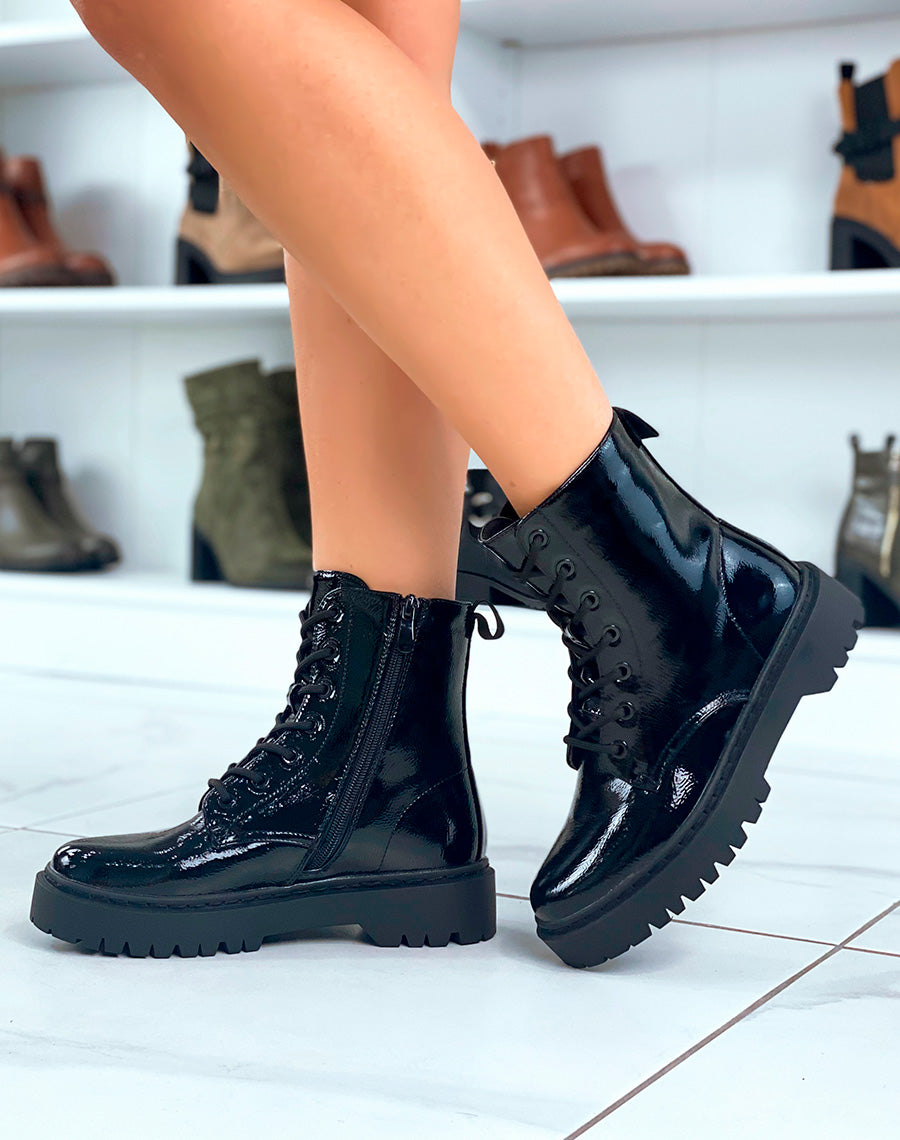 Bottines Noires en Vinyle à Lacets : L'Élégance Audacieuse Pour Femme