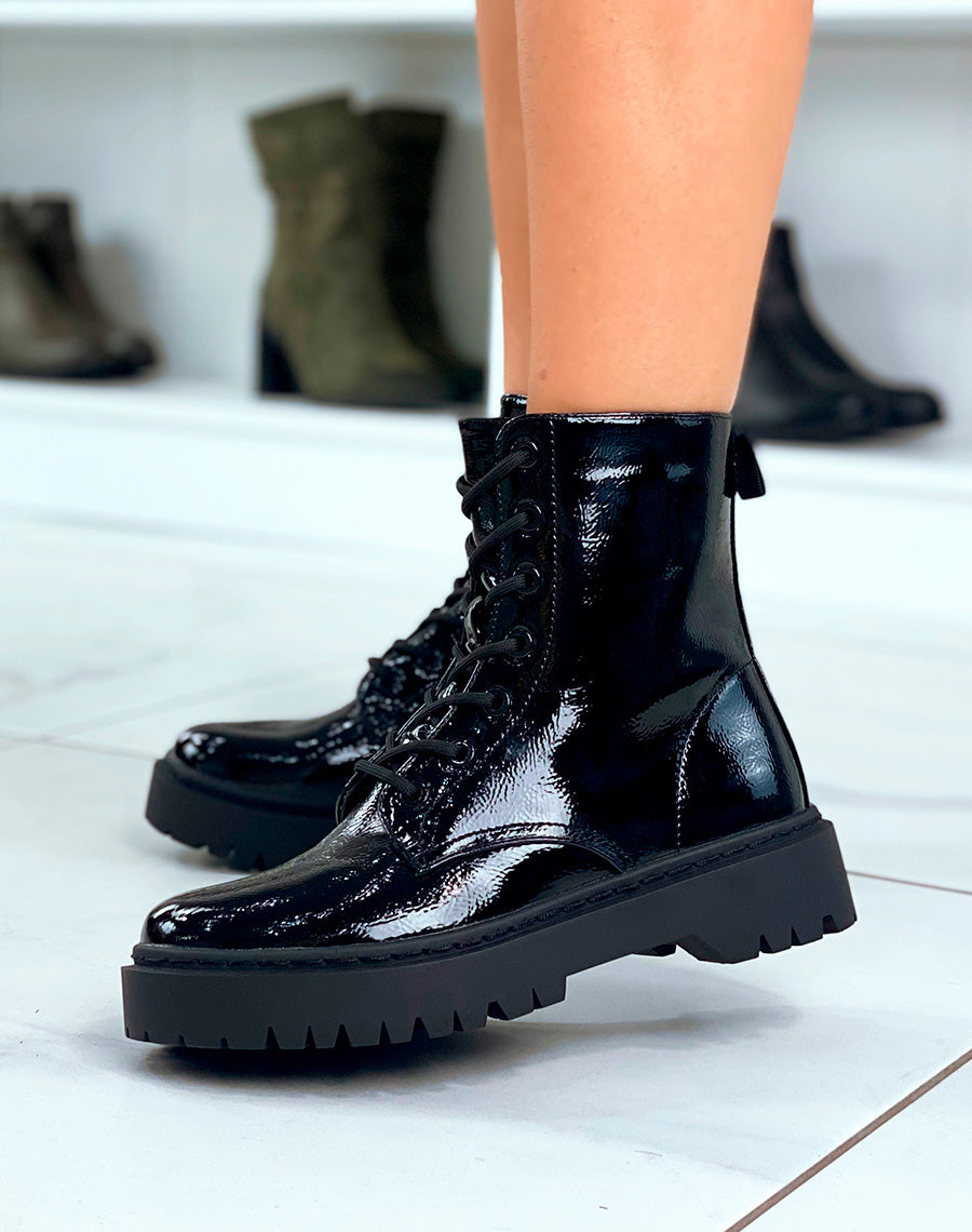 Bottines Noires en Vinyle à Lacets : L'Élégance Audacieuse Pour Femme