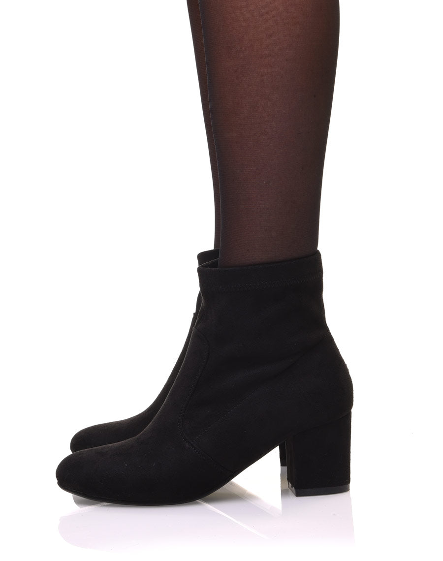 Bottines noires entièrement en suédine talons épais mi haut