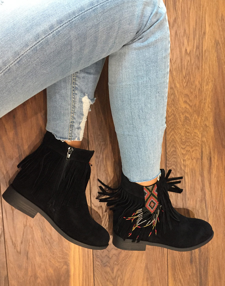 Bottines noires à franges et perles