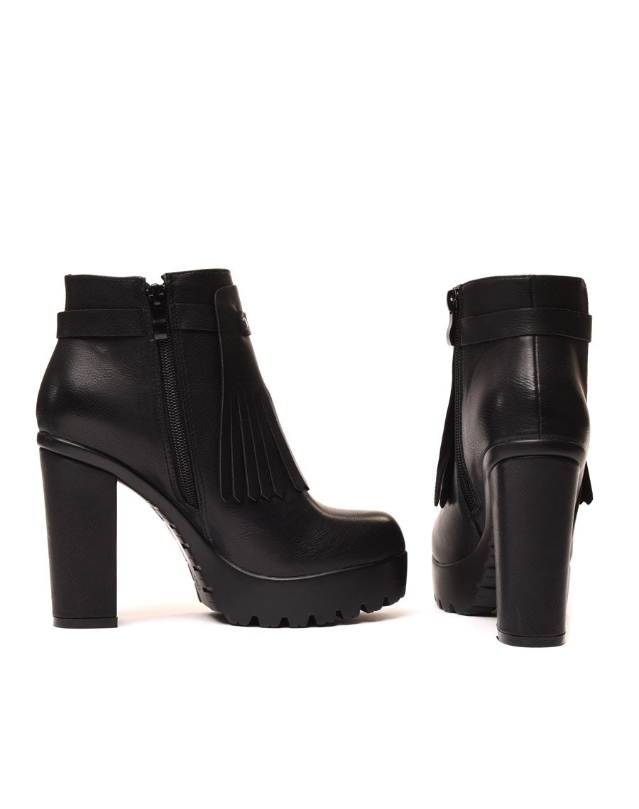 Bottines noires à franges et plateforme