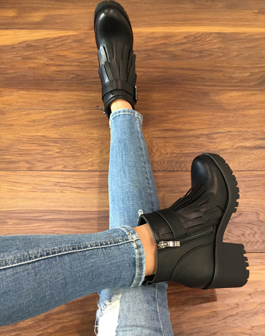 Bottines noires à franges à talons mi hauts