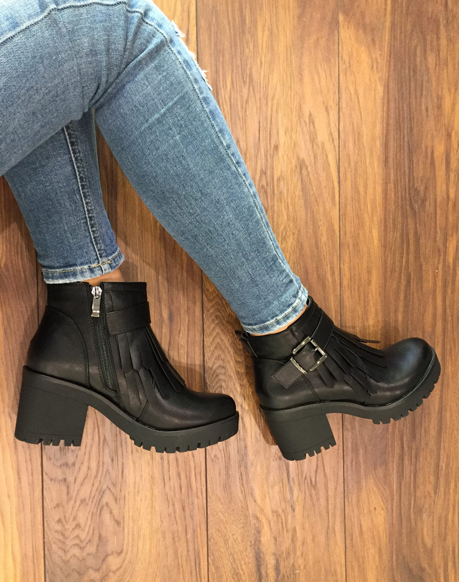 Bottines noires à franges à talons mi hauts