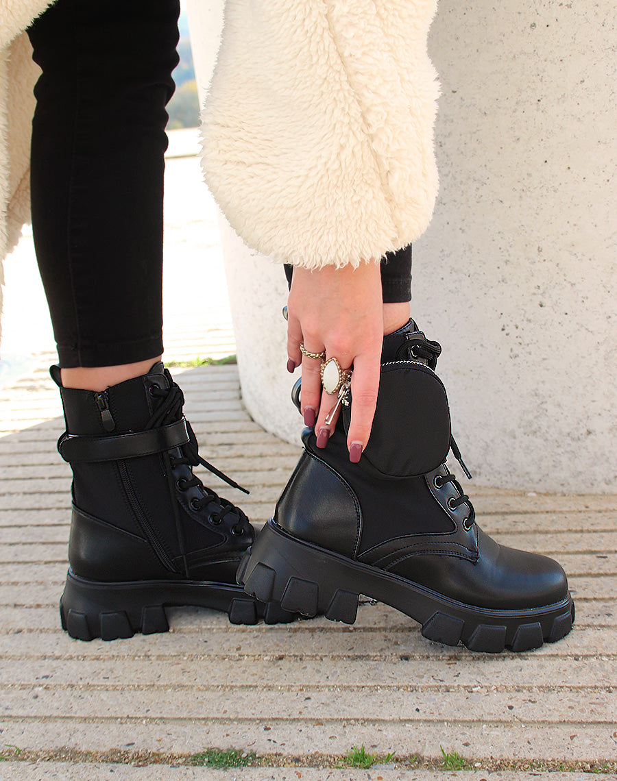 Bottines noires lacées en bi-matière à pochette et à semelles crantées