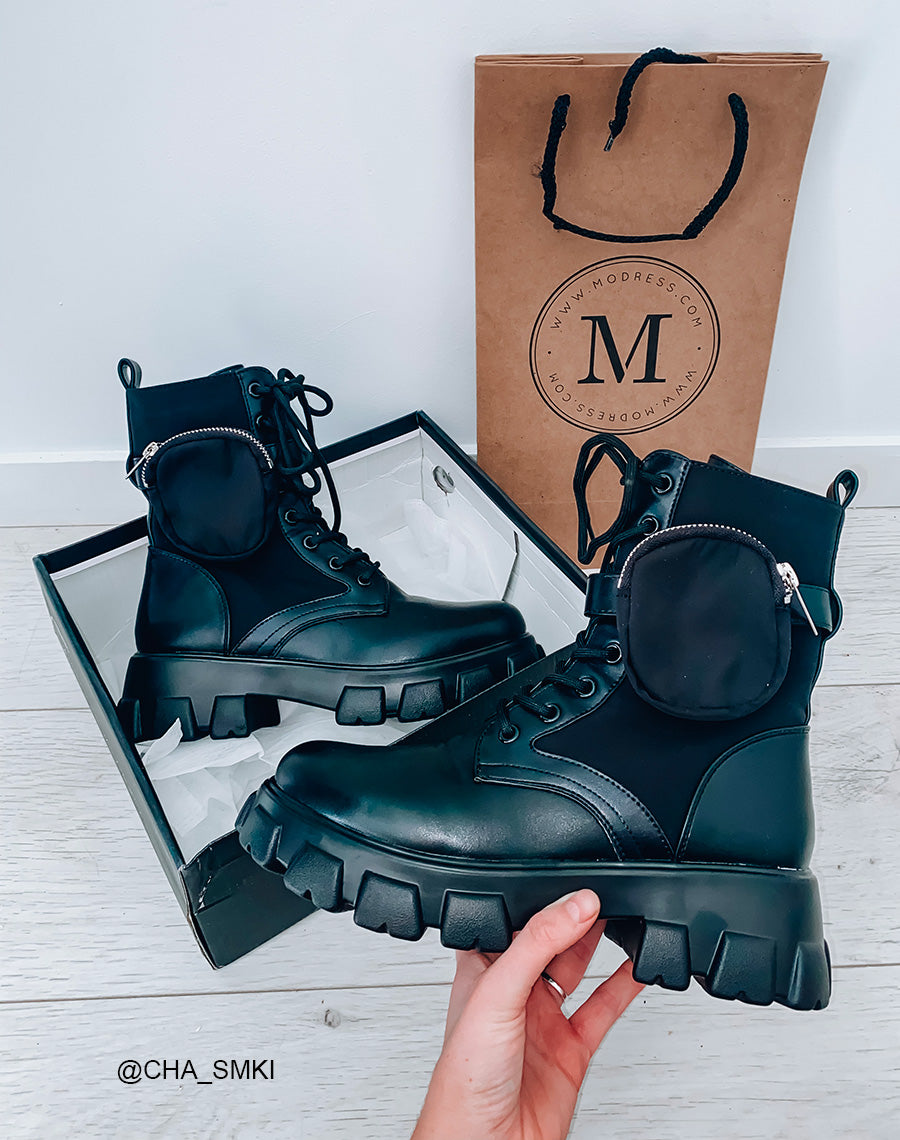 Bottines noires lacées en bi-matière à pochette et à semelles crantées